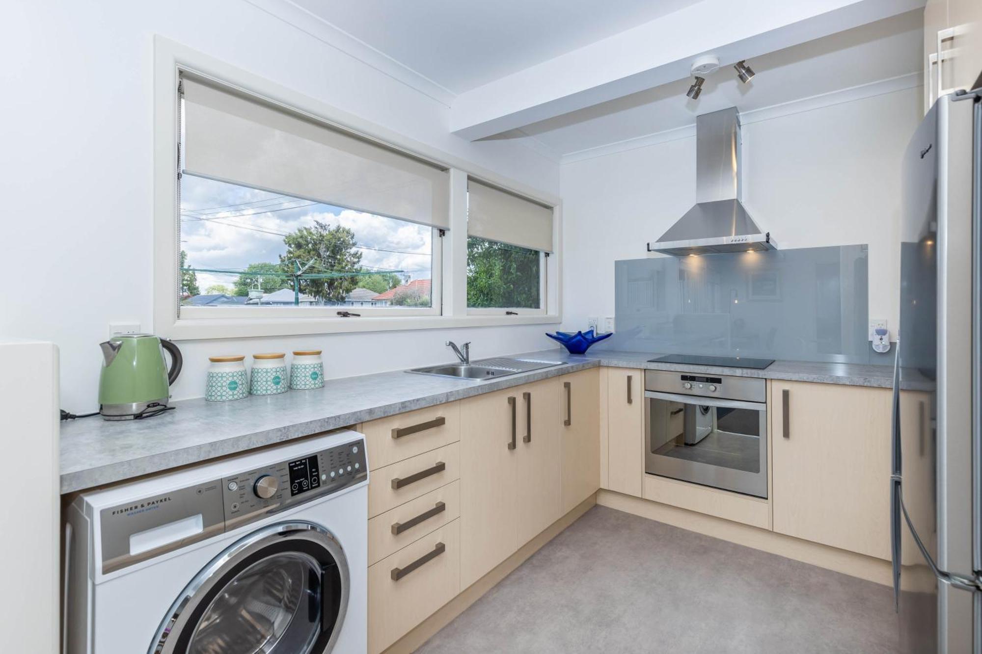 2 Bedroom Home Away From Home Near Cbd & Private Parking Hamilton Exteriér fotografie